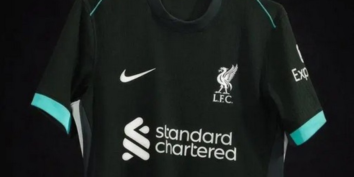 Liverpool FC kondigt het nieuwste zwarte uitshirt voor seizoen 2024/25 aan